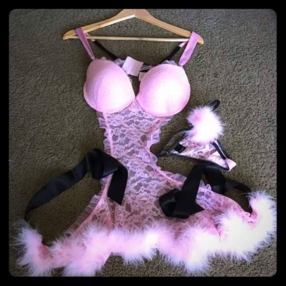 Size large cup size fits like a 38 c cup